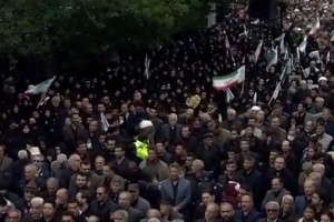伊朗总统灵柩覆盖国旗画面公布