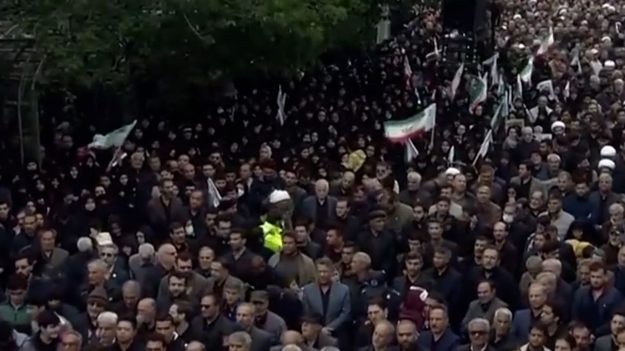 伊朗总统灵柩覆盖国旗画面公布  第1张