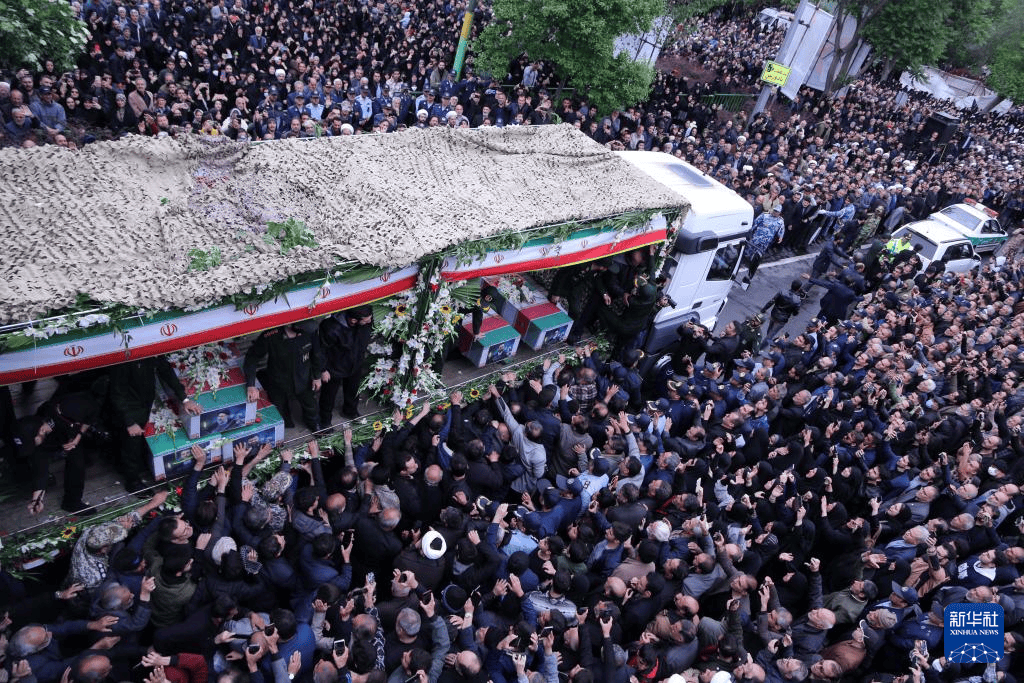 伊朗总统灵柩覆盖国旗画面公布  第2张